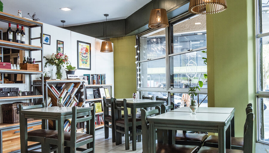 imagen de Iki Café: libros, sobriedad y sabor en la cocina