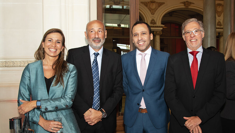 imagen de Banco Santander organizó un foro sobre inversión con exministros de Economía de Uruguay