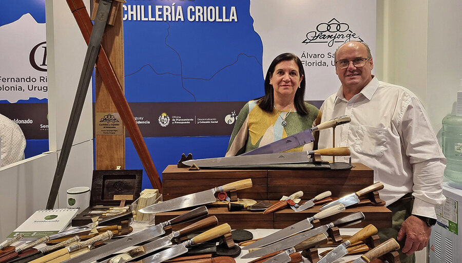 imagen de Se inauguró en Enjoy una muestra de cuchillería criolla de artesanos uruguayos