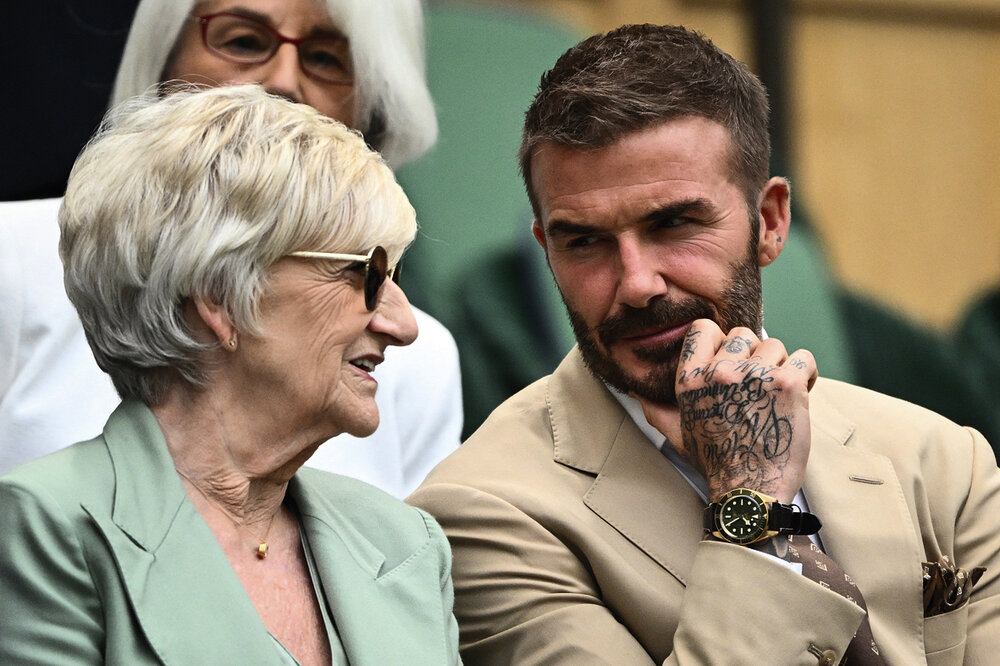 El exfubolista David Beckham asistió al campeonato acompañado de su madre, Sandra Beckham. Foto: Sebastien Bozon, AFP