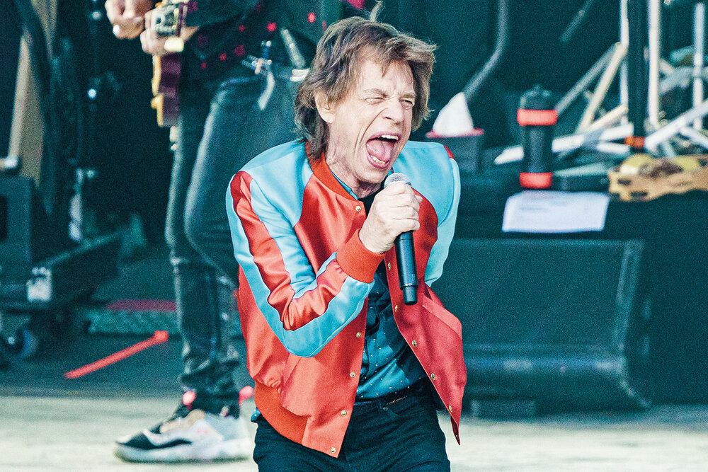 El octogenario Mick Jagger conserva una vitalidad envidiable y la demuestra de principio a fin en sus conciertos. Foto: Clemens Bilan, EFE