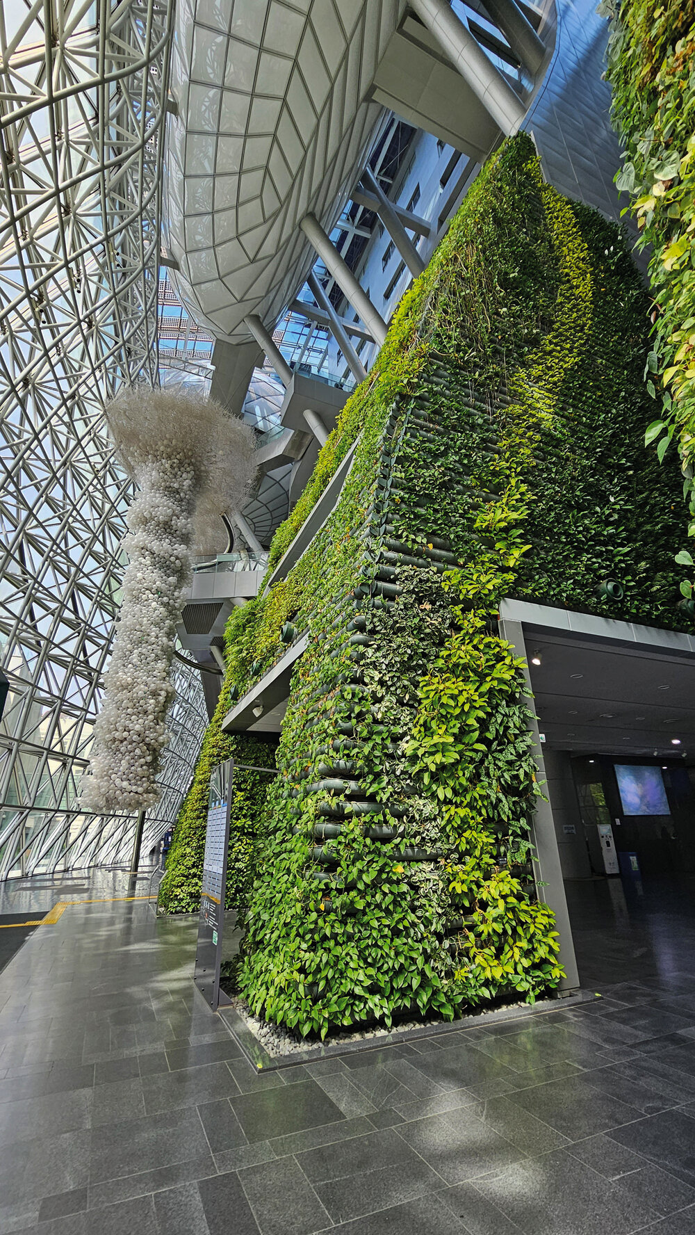 <em>Seoul City Hall es un </em><em>ayuntamiento en el que conviven oficinas y la biblioteca metropolitana. Su arquitectura es ecológica y ocupa cerca de 100.000 metros cuadrados. </em>