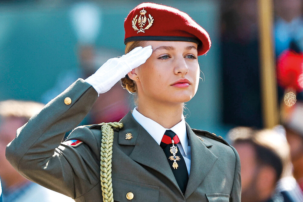  La princesa Leonor asistió a la Fiesta Nacional con el uniforme militar. Foto: Daniel González/EFE 