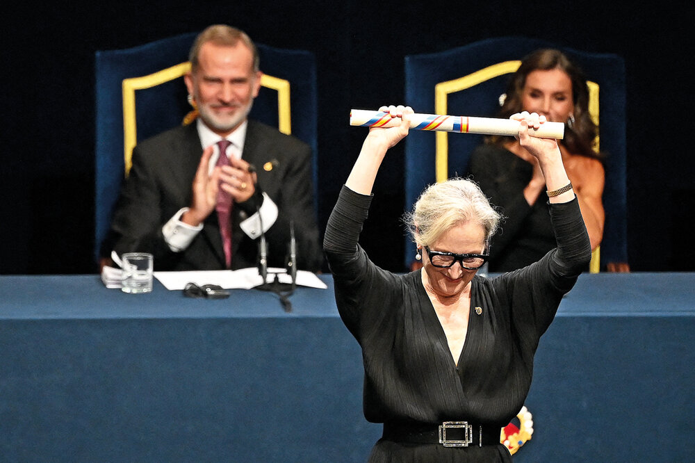 Después de la entrega de premios, Pedro Almodóvar dijo que pocas actrices en la historia del cine americano han sido tan versátiles como Meryl Streep. Fotos: Miguel Riopa/AFP