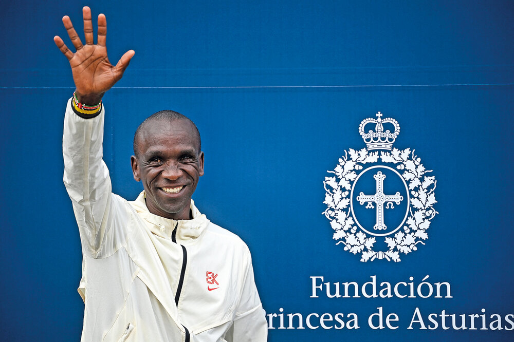 El keniano Eliud Kipchoge, campeón olímpico de maratón, recibió el Premio Princesa de Asturias en la categoría Deporte. 