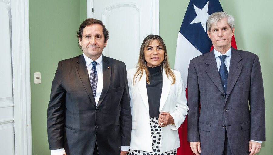 imagen de Chile conmemoró su aniversario y homenajeó a dos uruguayos por su defensa a los derechos humanos