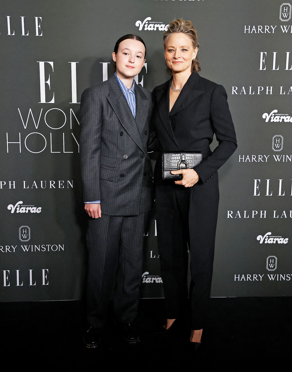 Bella Ramsey y Jodie Foster en la alfombra roja de los Premios Elle Woman 2023. AFP 