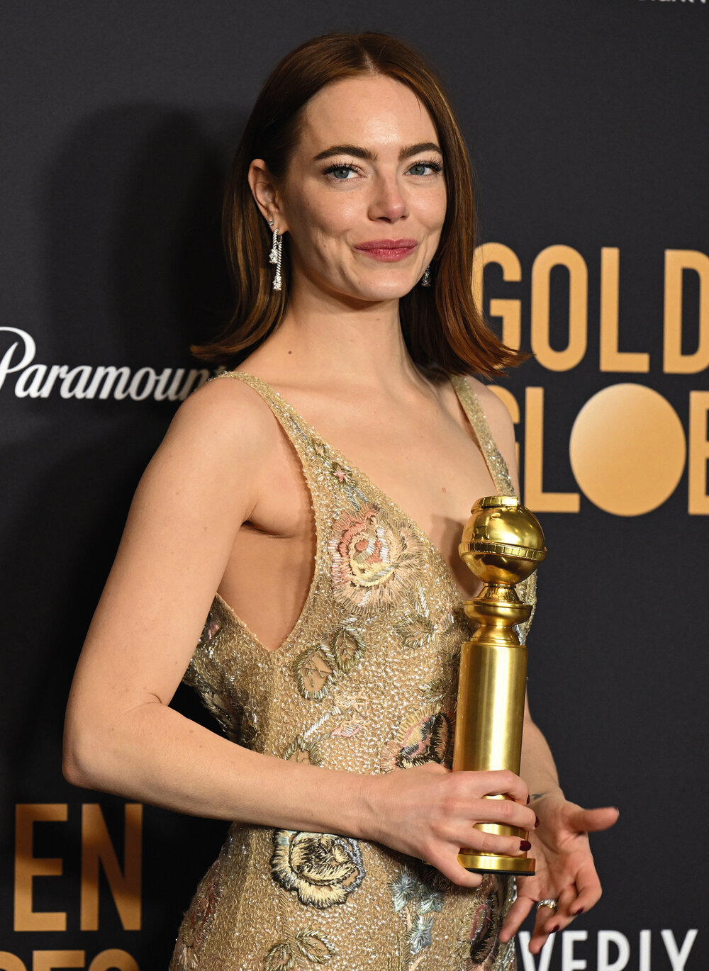 Emma Stone, ganadora en la categoría Mejor actiz de comedia, llevó un vestido de Louis Vuitton. AFP 