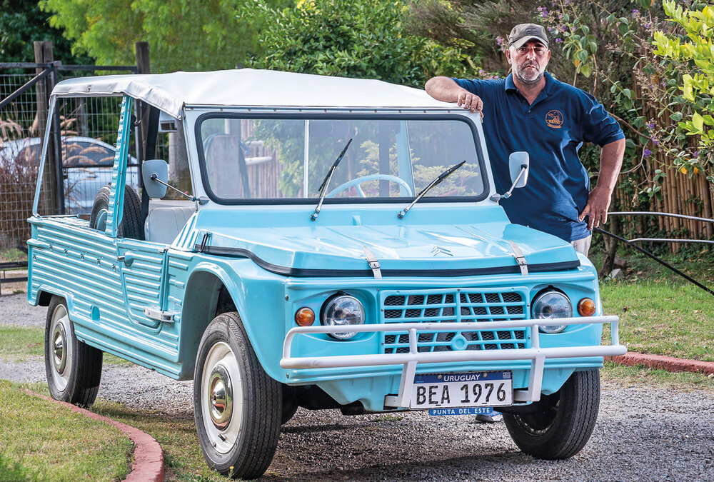 Fernando garcía tiene un taller mecánico especializado en Citroën Mehari y ya restauró más de 60.