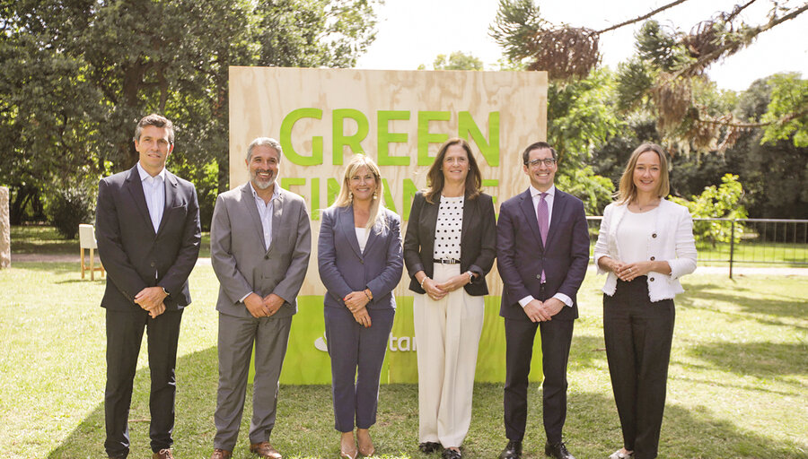 imagen de Santander organizó el encuentro Green Finance, sobre finanzas sostenibles, en el Jardín Botánico