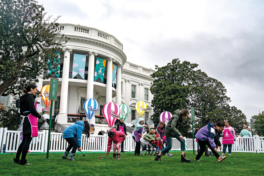 La tradición de la carrera de rodar huevos se remonta a 1878, cuando el presidente Rutherford B. Hayes invitó a un grupo de niños a la Casa Blanca para pasar Pascua. AFP 