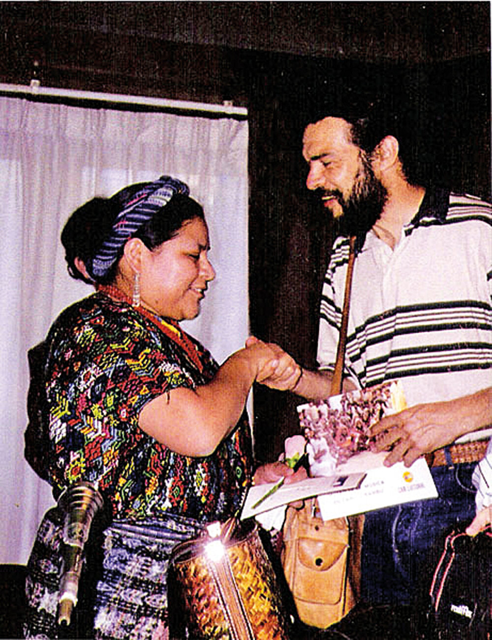 Con la premio Nobel de la Paz Rigoberta Menchú.