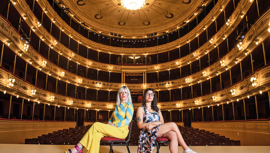 imagen de Las dramaturgas Marta Pazos, de España, y Carla Zúñiga, de Chile, dirigen para la Comedia Nacional